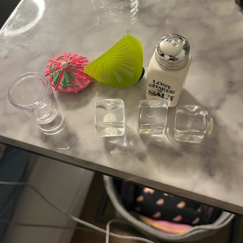 Croc Margaritaville buttons  Salt Shaker and Shot Glass Set